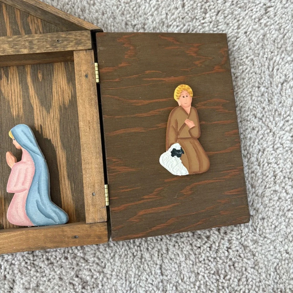 N/A charming wooden